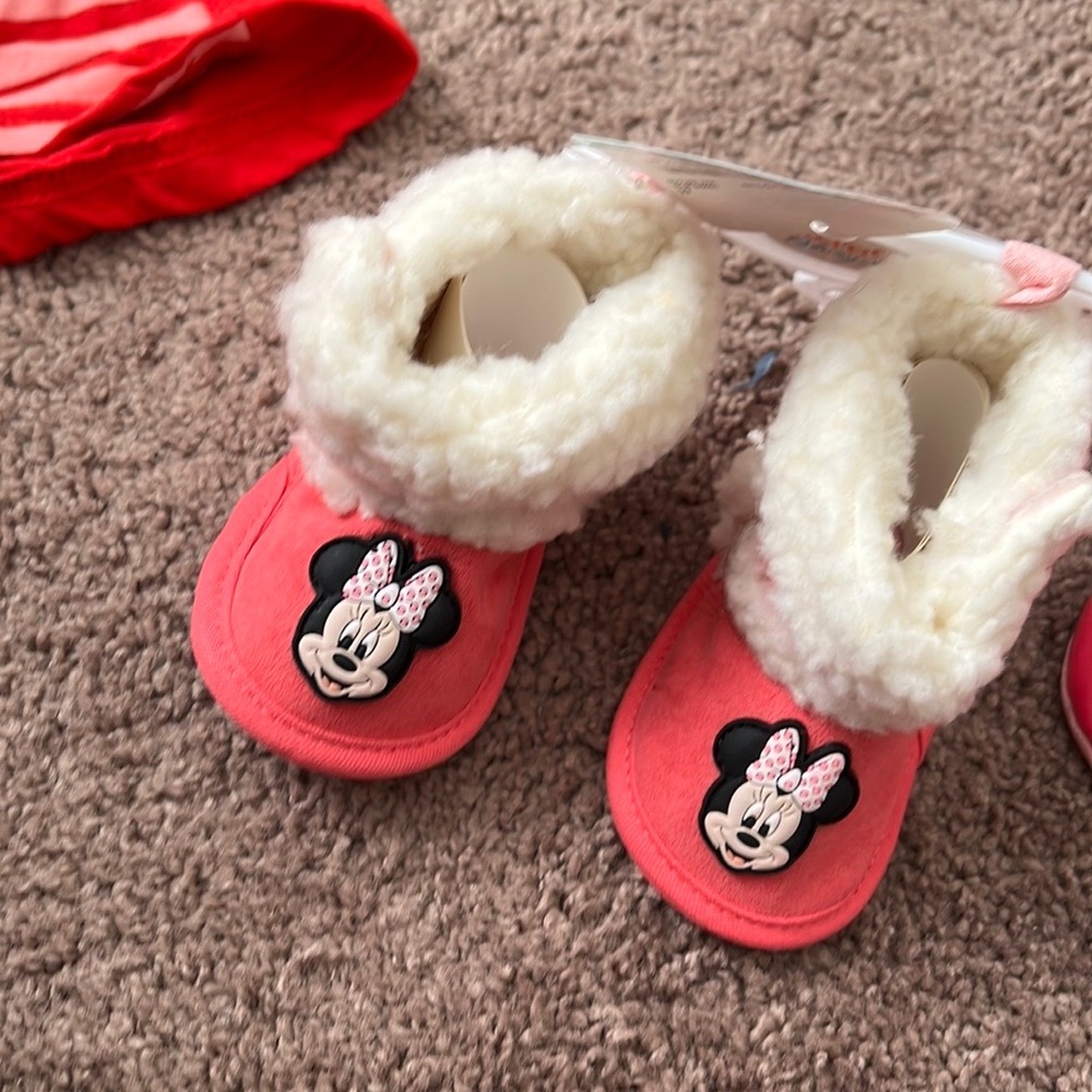 Mini mouse pink winter boots